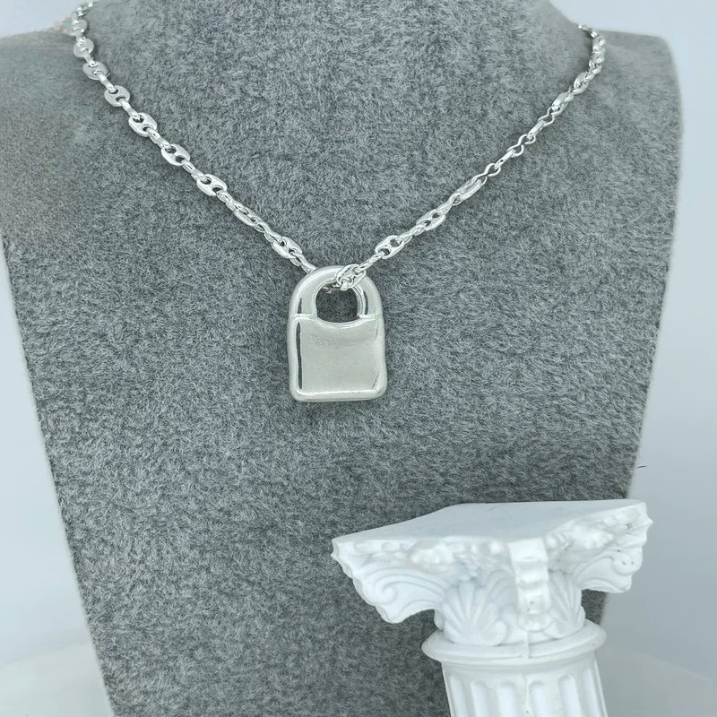 Accessori da donna con collana - Chain Lock Combination recensione e prezzo